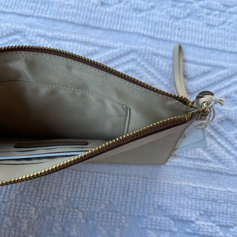 Lucky Brand | NWT Leather Wristlet Clutch
